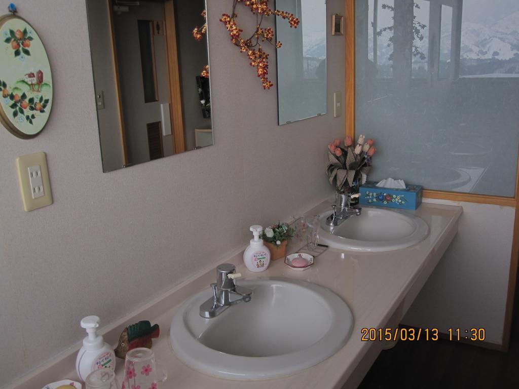 Apple Inn Takasaka Нодзаваонсен Номер фото