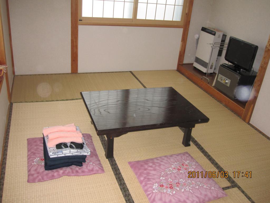 Apple Inn Takasaka Нодзаваонсен Экстерьер фото
